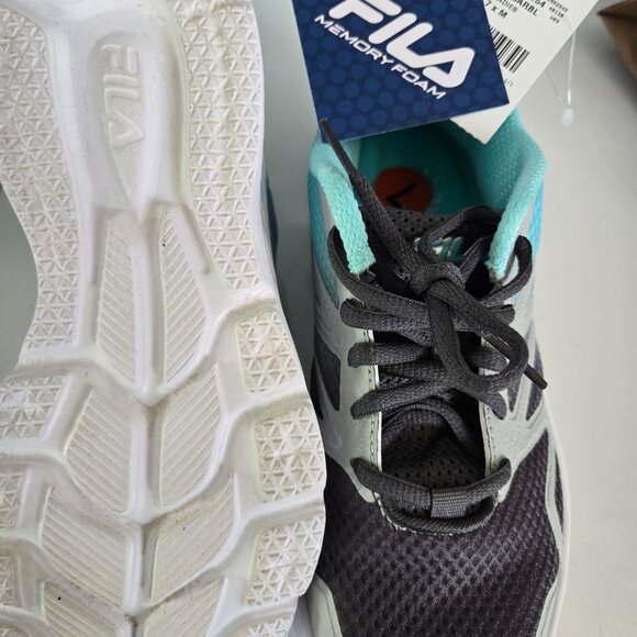 NWT Fila memory foam woman's size 7 sneaker - Picture 2 of 4